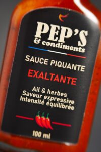 Sauce piquante artisanale française au piment cayenne rouge